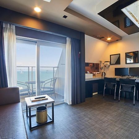 Busan Premium V Hotel Bagian luar foto
