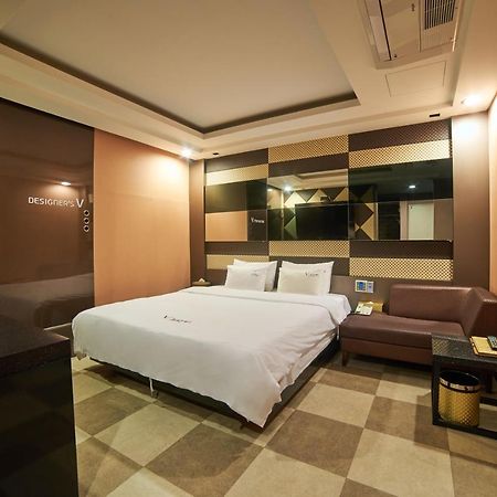 Busan Premium V Hotel Bagian luar foto