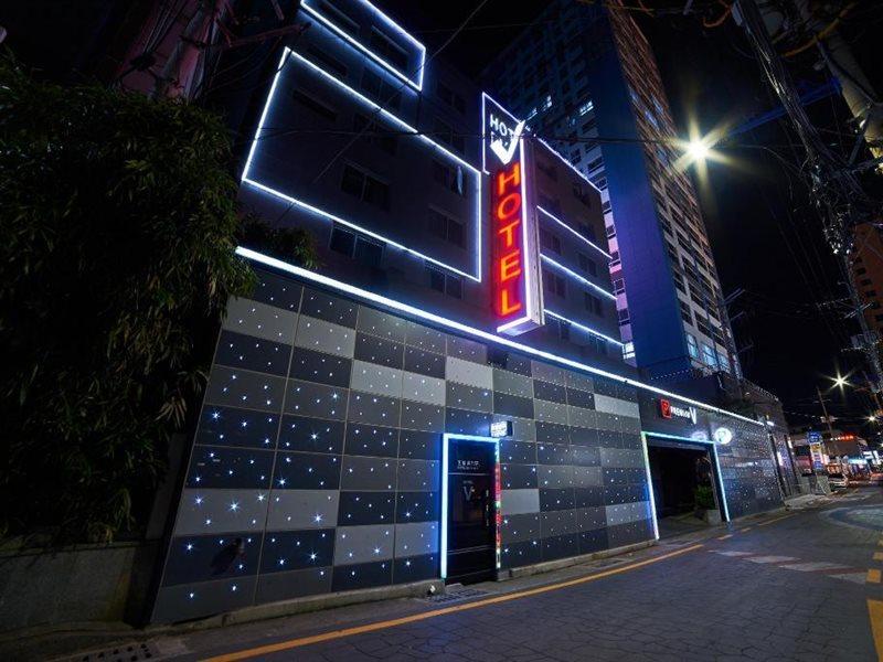 Busan Premium V Hotel Bagian luar foto