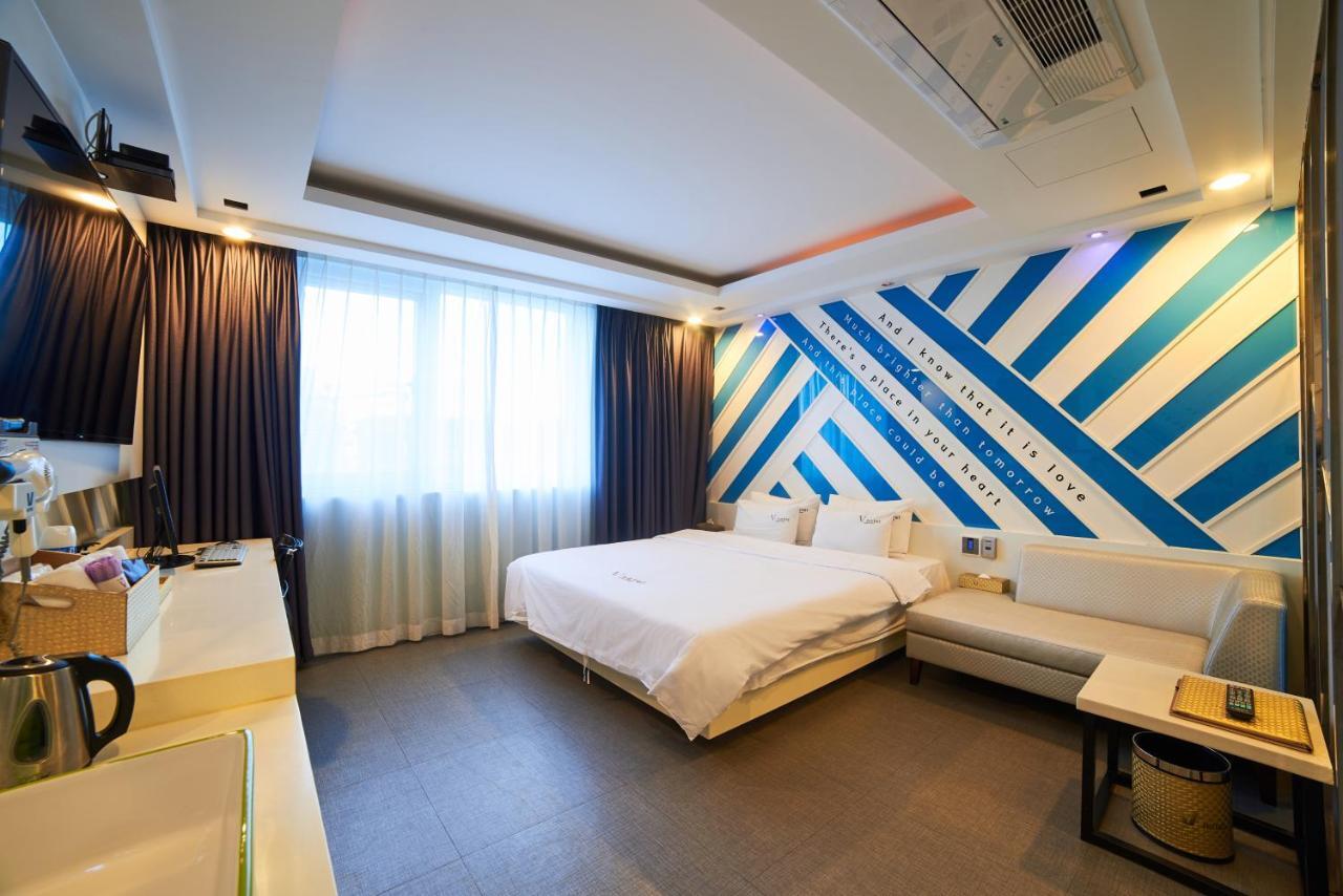 Busan Premium V Hotel Bagian luar foto