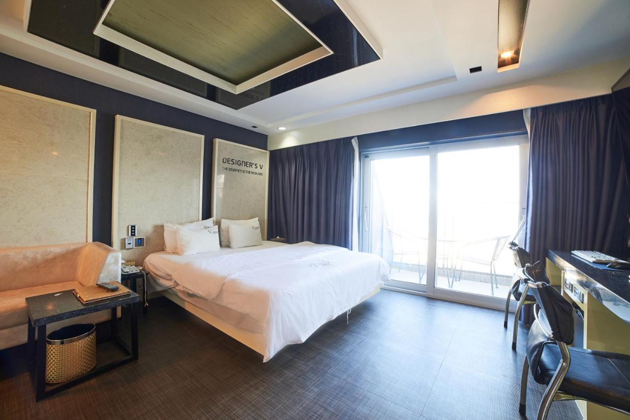 Busan Premium V Hotel Bagian luar foto