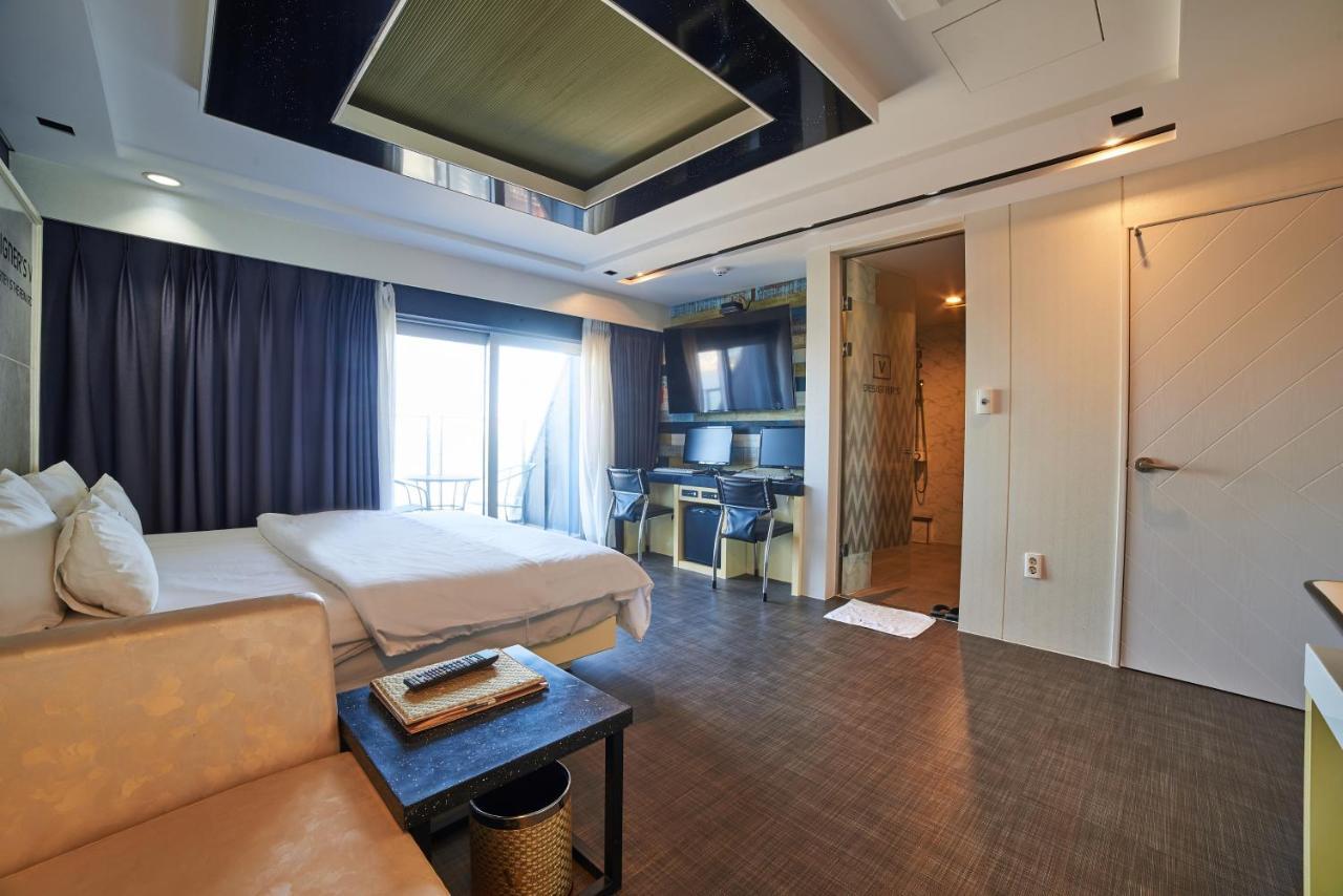 Busan Premium V Hotel Bagian luar foto