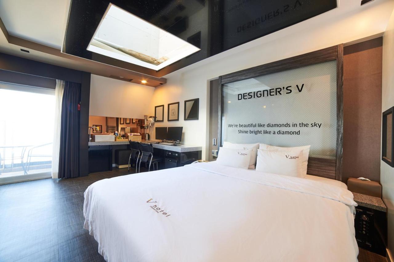 Busan Premium V Hotel Bagian luar foto