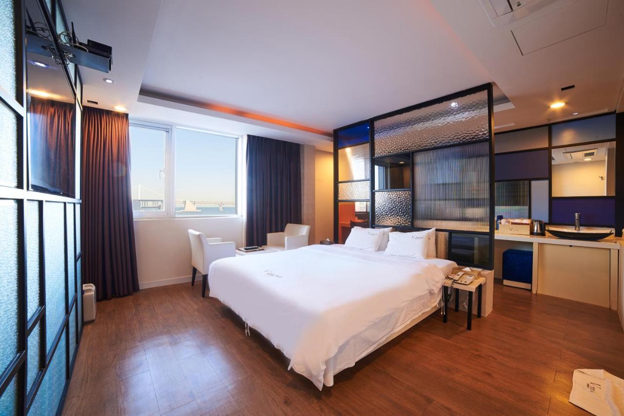 Busan Premium V Hotel Bagian luar foto