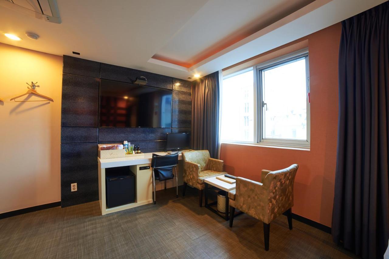 Busan Premium V Hotel Bagian luar foto