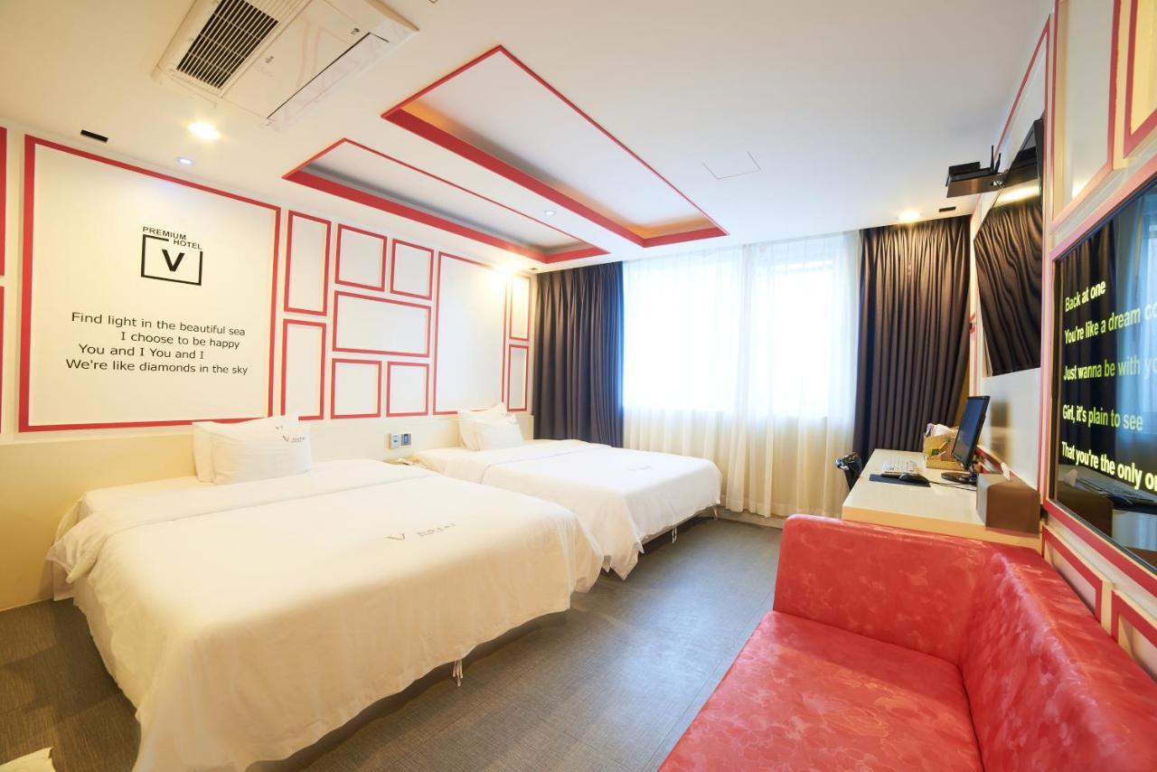 Busan Premium V Hotel Bagian luar foto