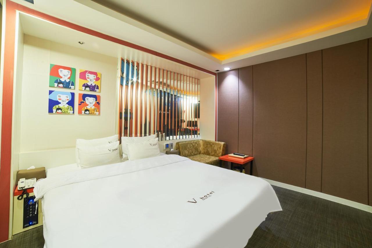 Busan Premium V Hotel Bagian luar foto