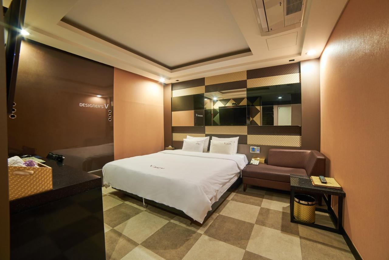 Busan Premium V Hotel Bagian luar foto