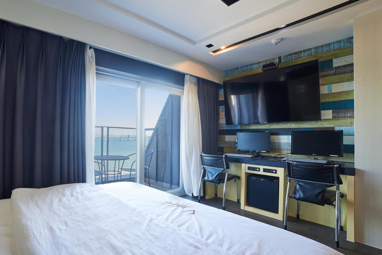 Busan Premium V Hotel Bagian luar foto