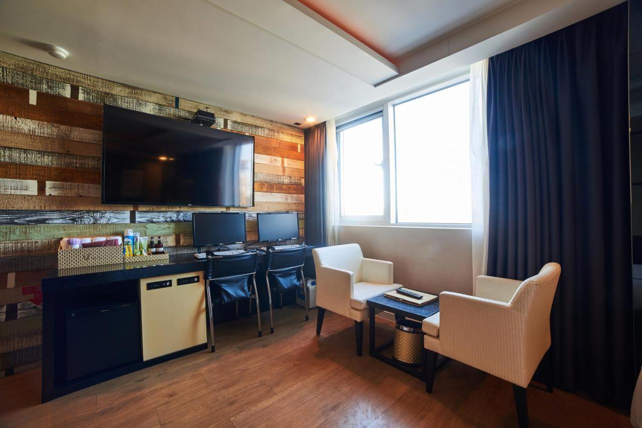 Busan Premium V Hotel Bagian luar foto