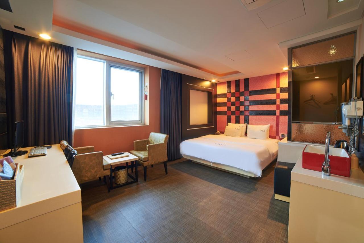 Busan Premium V Hotel Bagian luar foto