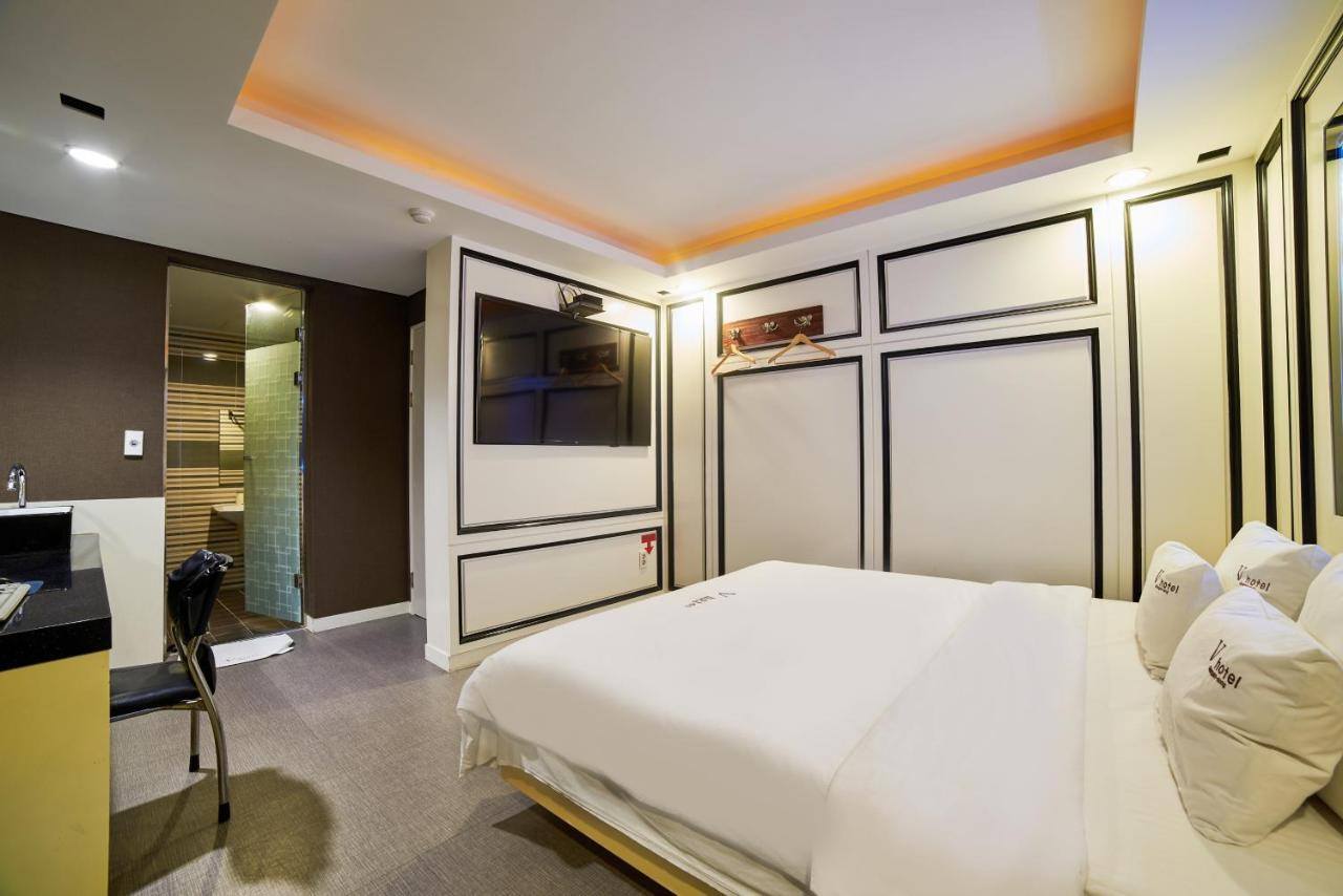 Busan Premium V Hotel Bagian luar foto