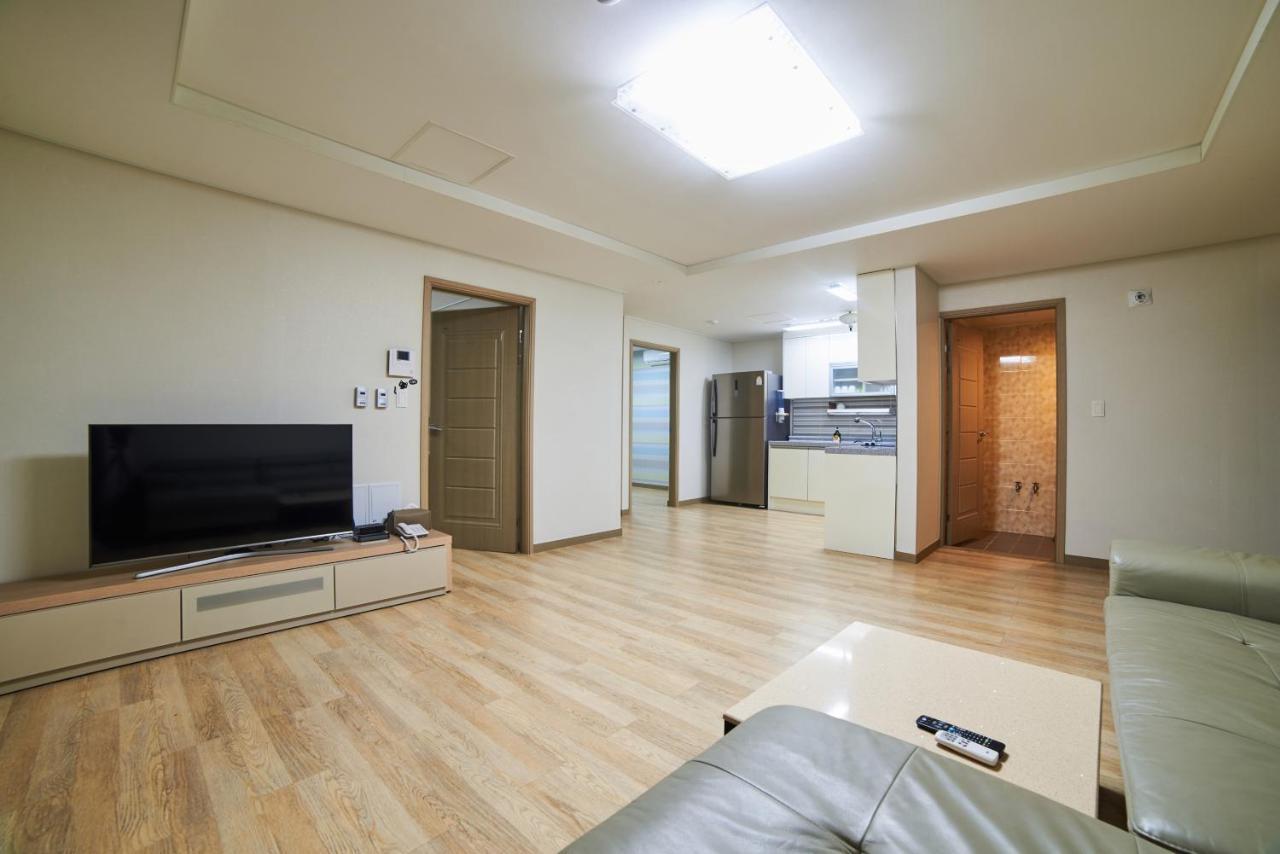 Busan Premium V Hotel Bagian luar foto