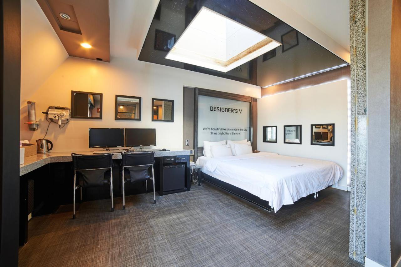 Busan Premium V Hotel Bagian luar foto