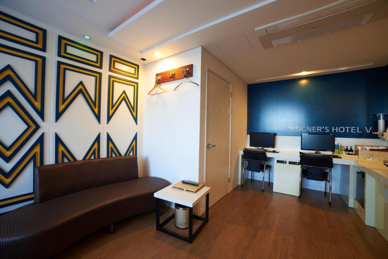 Busan Premium V Hotel Bagian luar foto