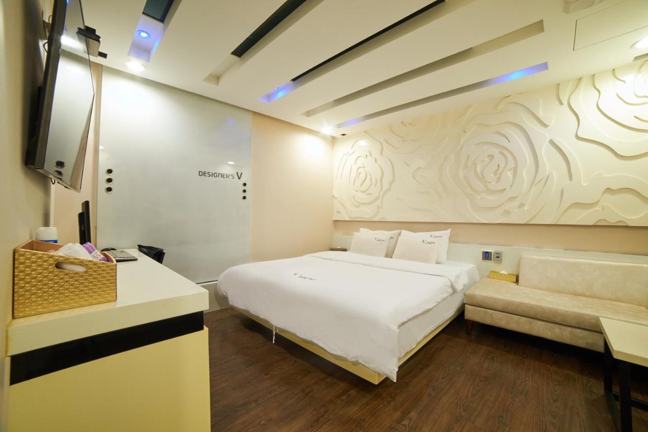 Busan Premium V Hotel Bagian luar foto