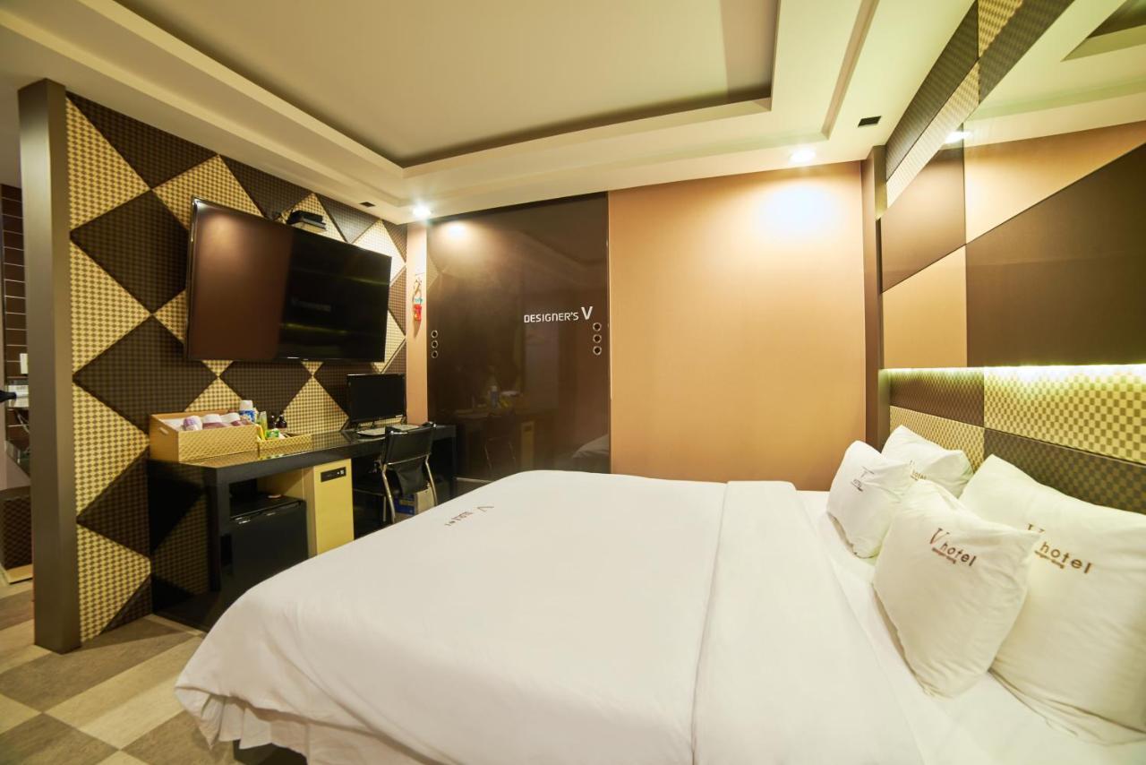 Busan Premium V Hotel Bagian luar foto