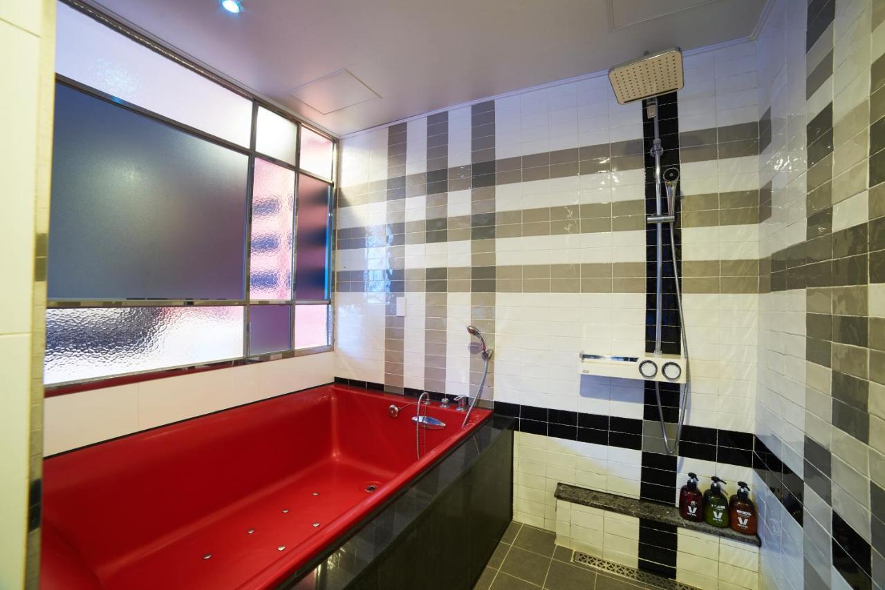Busan Premium V Hotel Bagian luar foto