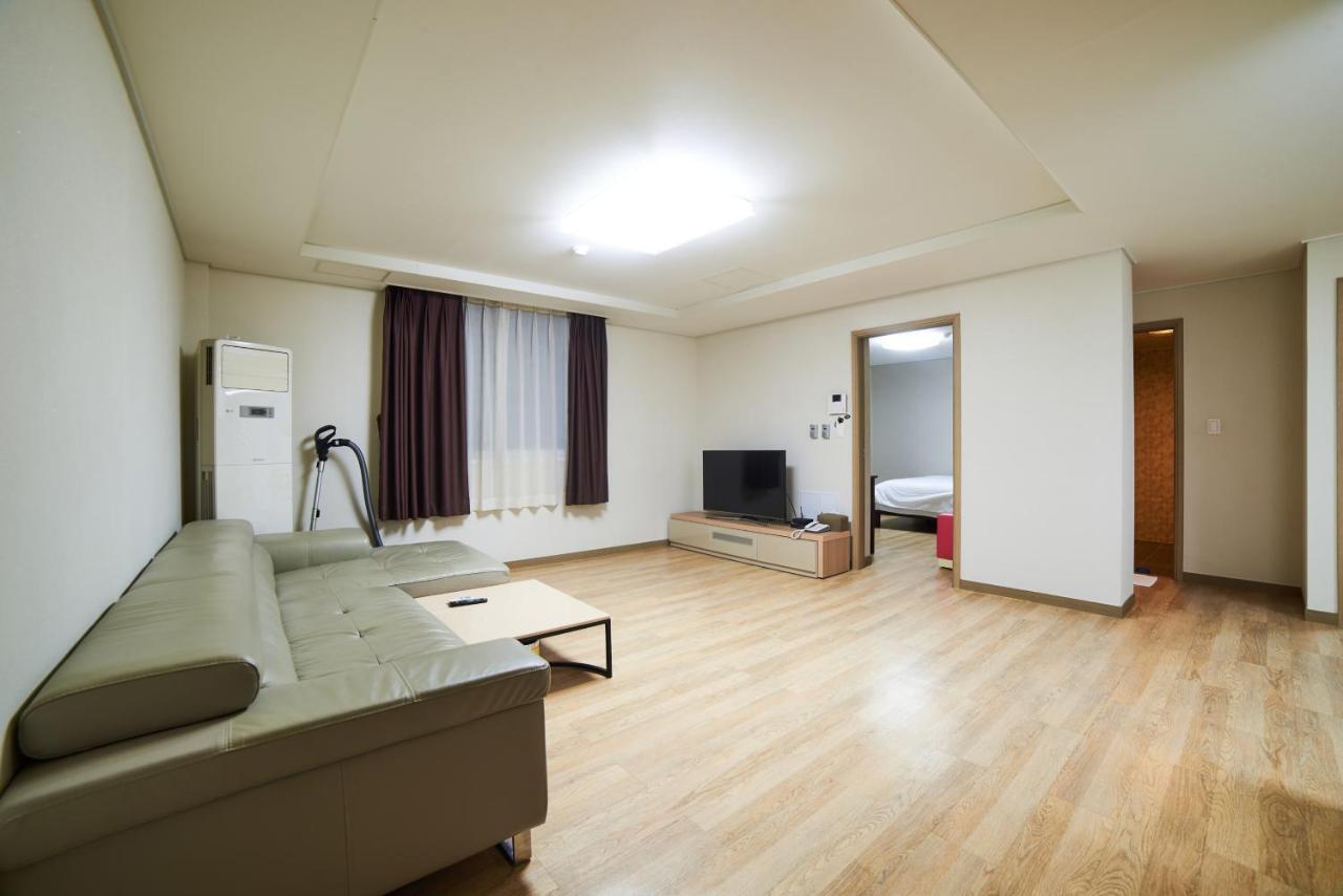 Busan Premium V Hotel Bagian luar foto