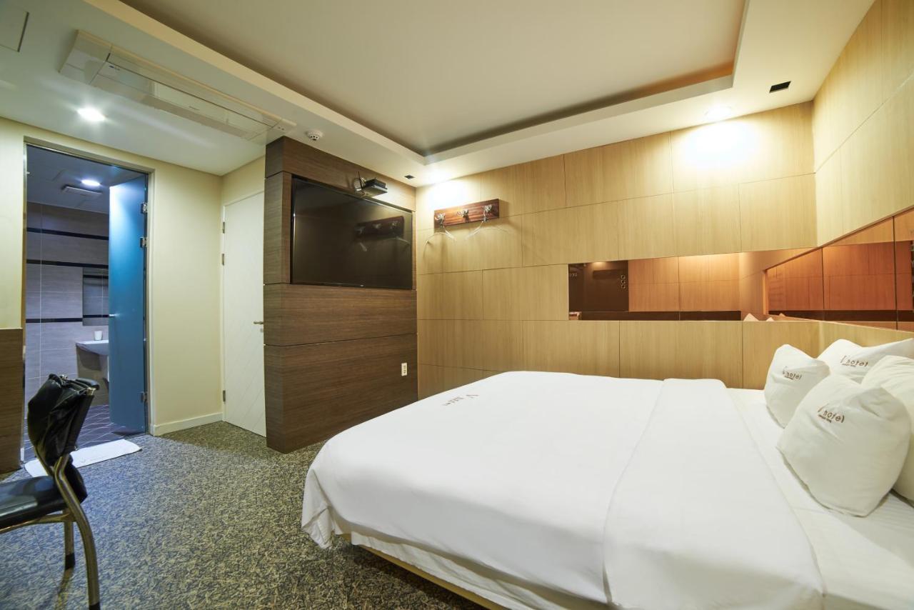 Busan Premium V Hotel Bagian luar foto