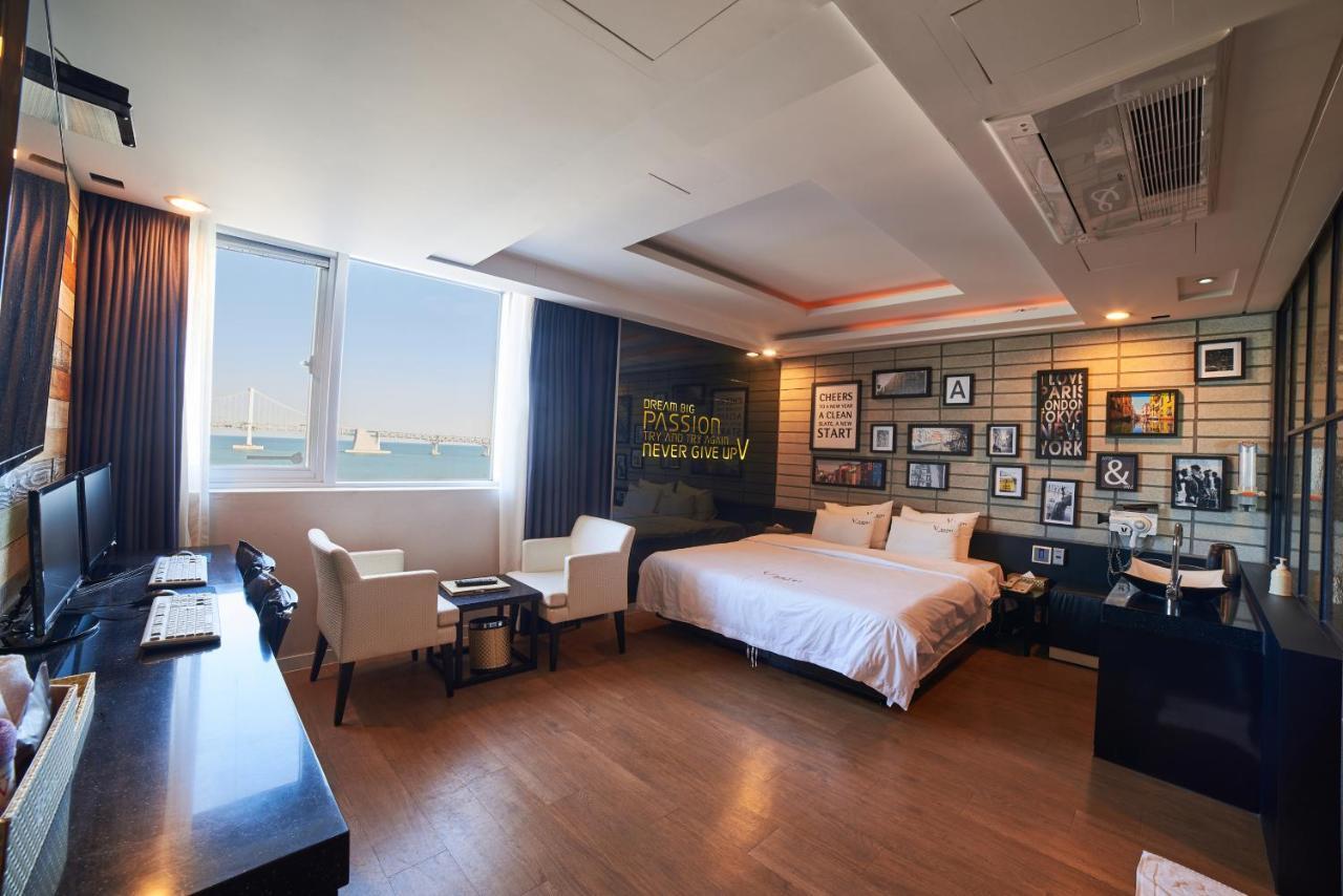 Busan Premium V Hotel Bagian luar foto