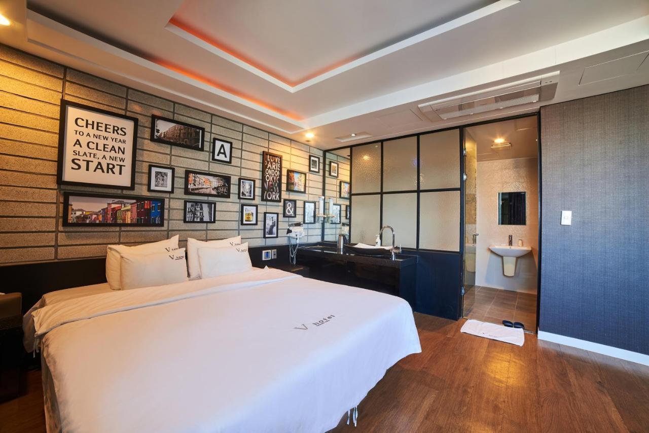 Busan Premium V Hotel Bagian luar foto