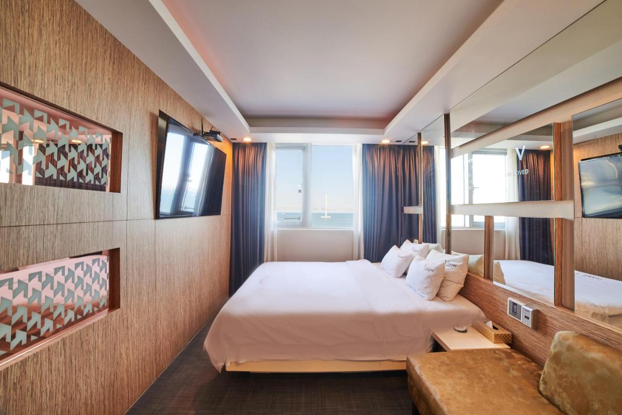 Busan Premium V Hotel Bagian luar foto