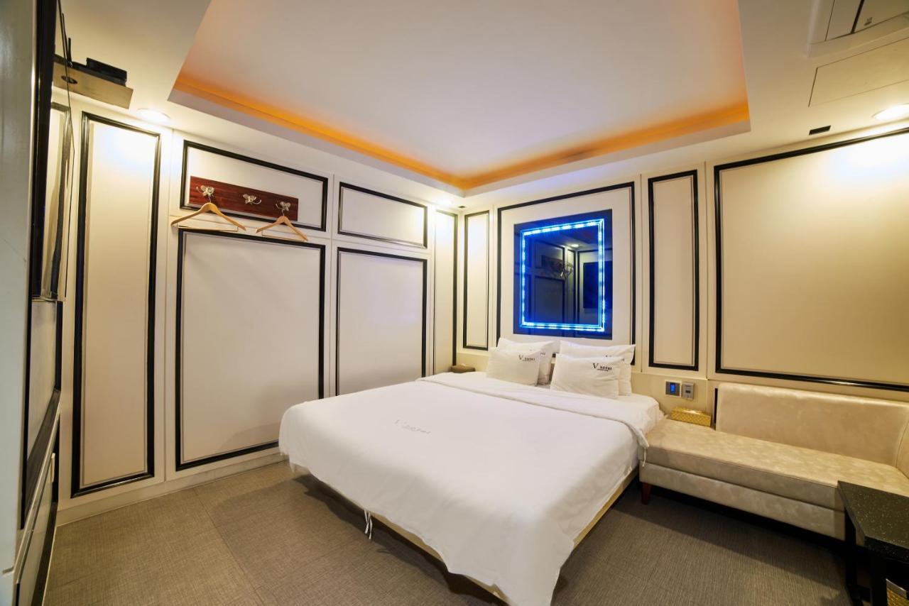 Busan Premium V Hotel Bagian luar foto