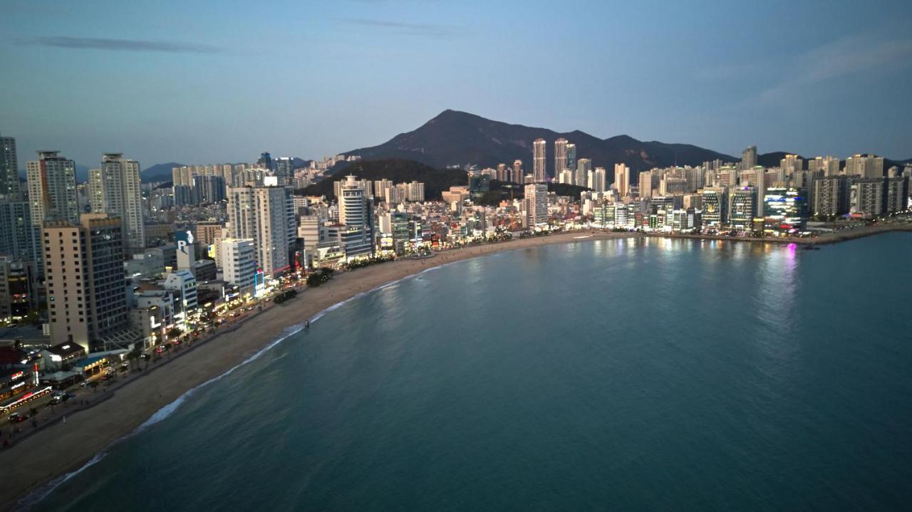 Busan Premium V Hotel Bagian luar foto