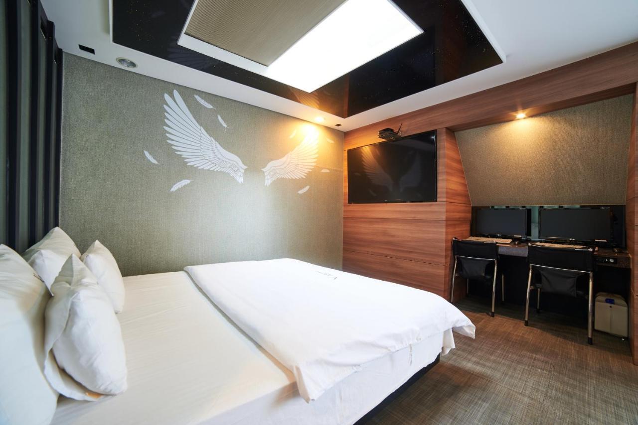 Busan Premium V Hotel Bagian luar foto