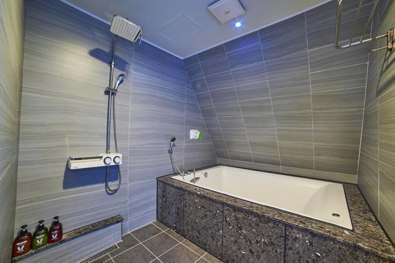 Busan Premium V Hotel Bagian luar foto