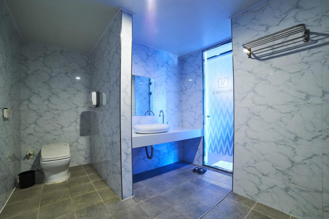 Busan Premium V Hotel Bagian luar foto