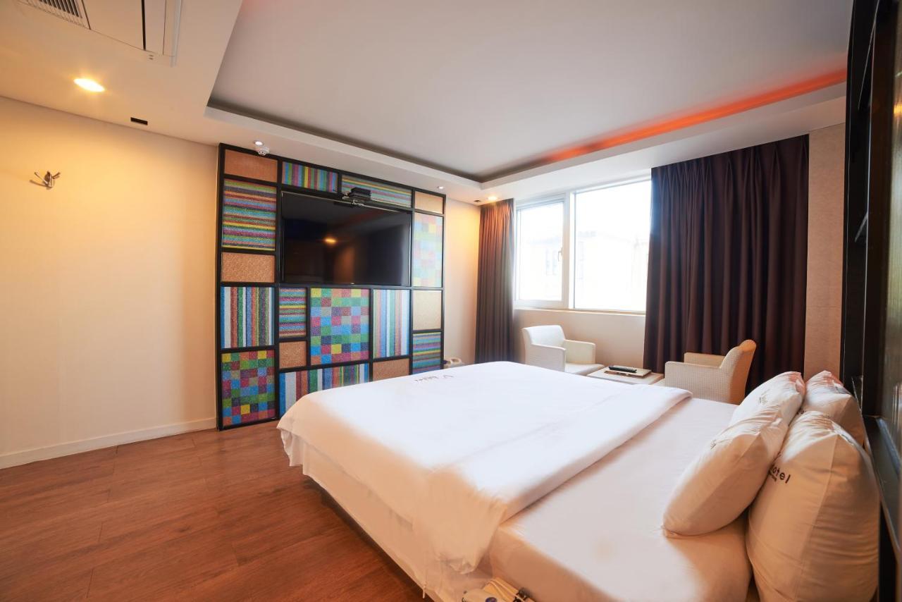 Busan Premium V Hotel Bagian luar foto