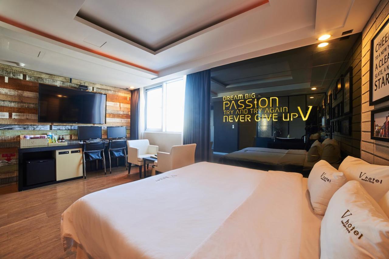 Busan Premium V Hotel Bagian luar foto